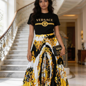 Chic Women's Two Pieces Set T-Shirt & Pleated Long Skirt